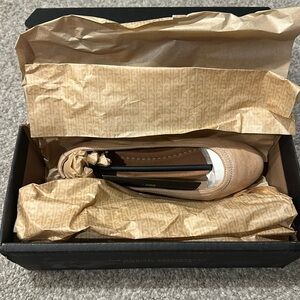 NIB Frye Carson Ballet slipper. Cream. Still in original packaging. Size 7M